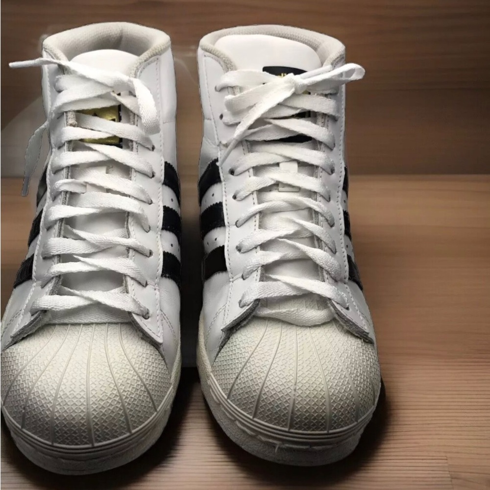 Adidas Men's White and Black Sneakers size 6.5